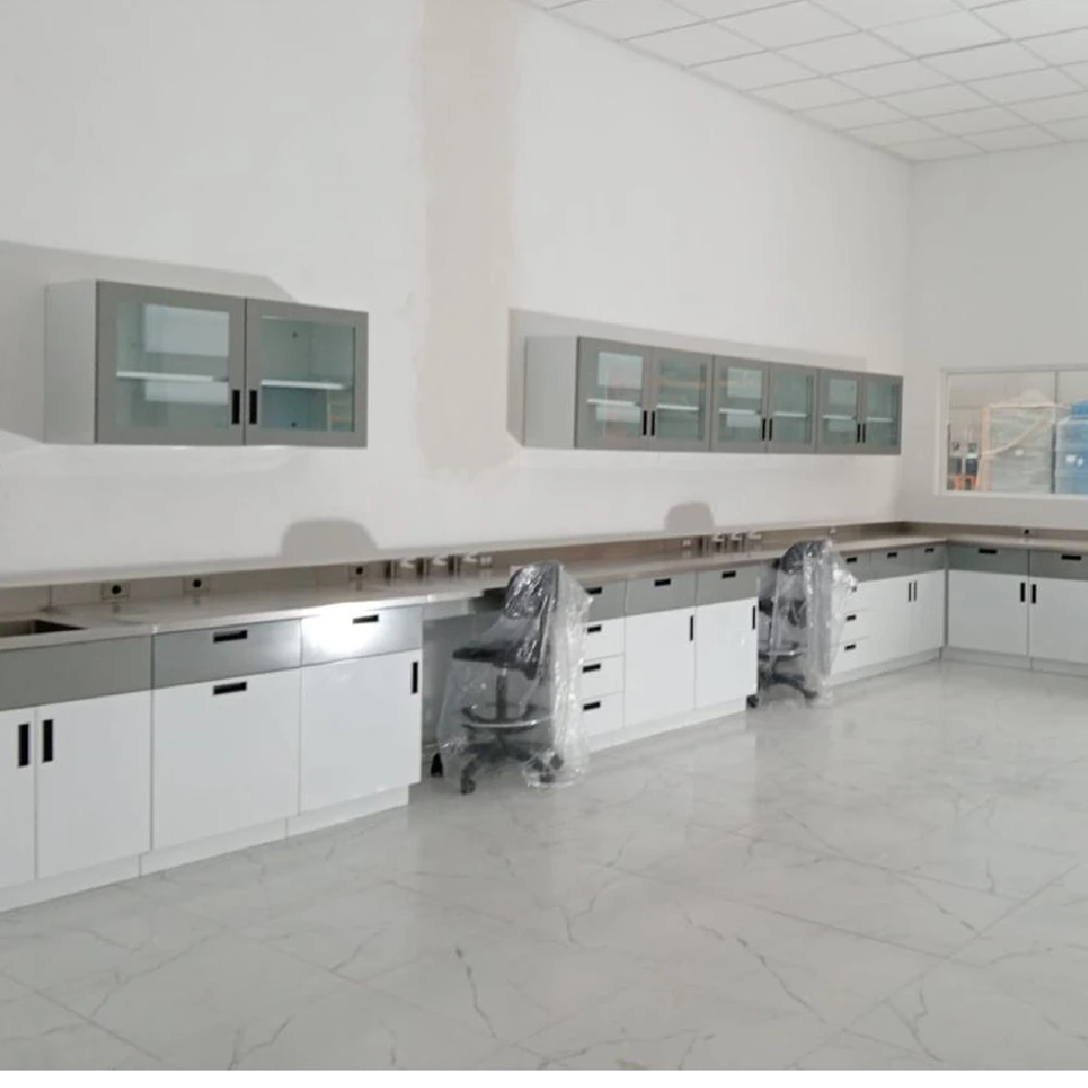 EMILAB / MUEBLES Y ESPECIALIDADES PARA LABORATORIO